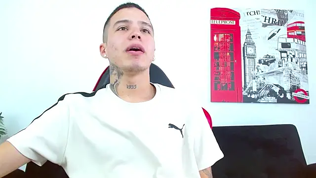 Snapshot of Cumandres18 chatting on June 2026 03:35:01 PM Cumandres18 online show from June 2026 03:35:01 PM