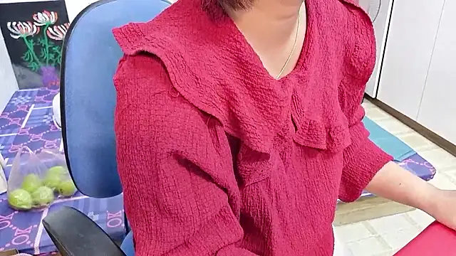 Snapshot of MichiLovely chatting on October 2025 02:03:02 AM MichiLovely online show from October 2025 02:03:02 AM