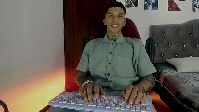 Snapshot of Savajelust chatting on December 2025 04:24:01 PM Savajelust online show from December 2025 04:24:01 PM