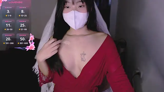 Phuong Bee online show from November 2025 01:33:02 PM