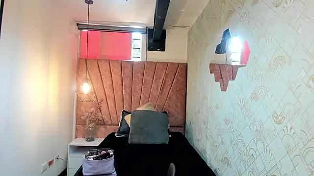 Kiara Cruz   online show from February 2026 04:30:01 PM