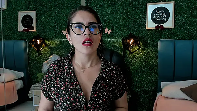 Linagh  online show from October 2025 11:43:02 AM