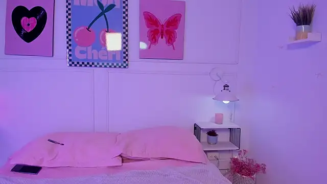 Zoe Lynch  online show from April 2026 12:25:01 PM