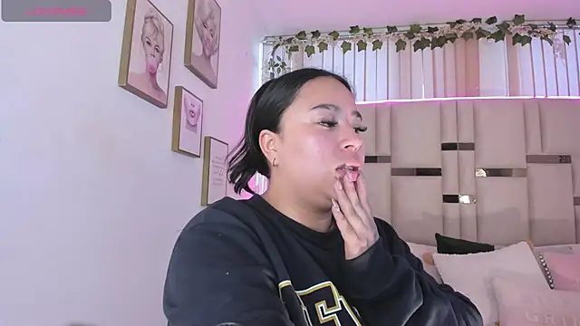 Zoey thompson online show from November 2025 07:46:02 PM