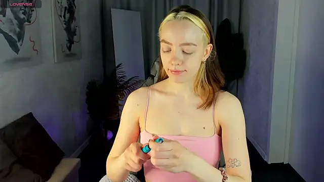 R0cket bunny online show from April 2026 12:35:01 AM