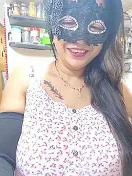 Snapshot of Queen_Nightt chatting on June 2026 04:45:01 AM Queen Nightt online show from June 2026 04:45:01 AM
