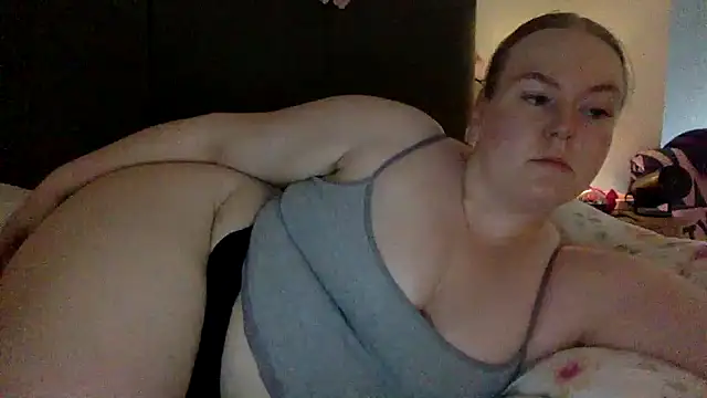 Snapshot of gracelovesxx chatting on June 2026 06:00:01 AM gracelovesxx online show from June 2026 06:00:01 AM