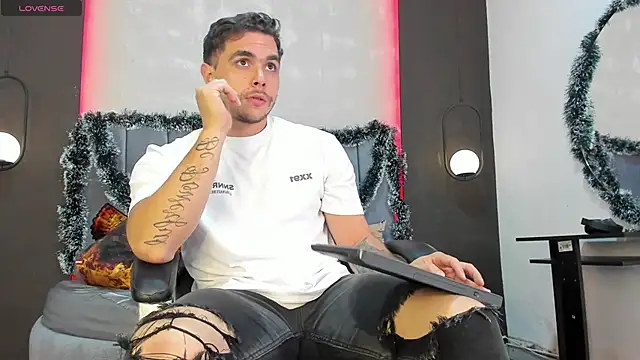 Liam walk  online show from December 2025 11:24:01 PM