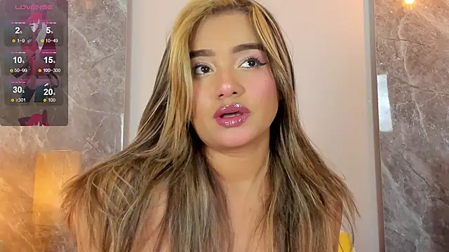 Snapshot of Emma_hunter_ chatting on November 2025 03:50:02 AM Emma hunter online show from November 2025 03:50:02 AM