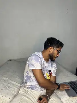 TU-MORENOO online show from November 2025 11:27:01 PM