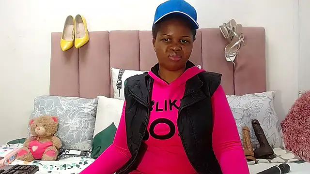 RoundaAssx22 online show from November 2025 01:54:02 PM