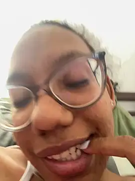 Valen1800 online show from October 2025 04:02:02 PM