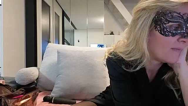 bellemasquer online show from March 2026 08:37:02 PM