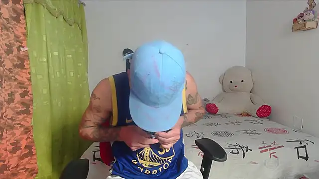 Snapshot of kilyan--x_x chatting on October 2025 09:32:01 AM kilyan--x x online show from October 2025 09:32:01 AM