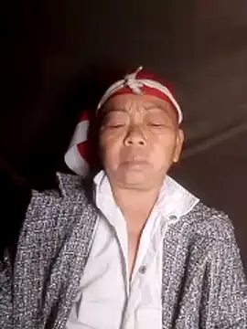 Snapshot of VangLe73 chatting on October 2025 11:21:02 AM VangLe73 online show from October 2025 11:21:02 AM