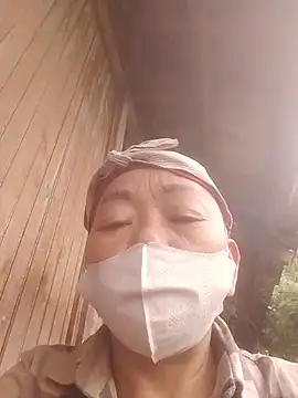 Snapshot of VangLe73 chatting on October 2025 09:10:01 AM VangLe73 online show from October 2025 09:10:01 AM