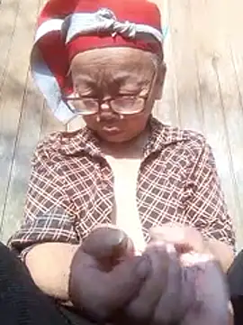 Snapshot of VangLe73 chatting on November 2025 08:14:01 AM VangLe73 online show from November 2025 08:14:01 AM