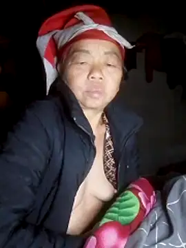 Snapshot of VangLe73 chatting on November 2025 08:19:02 PM VangLe73 online show from November 2025 08:19:02 PM