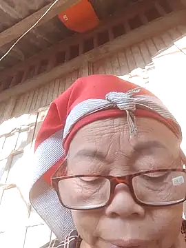 Snapshot of VangLe73 chatting on November 2025 08:25:02 AM VangLe73 online show from November 2025 08:25:02 AM