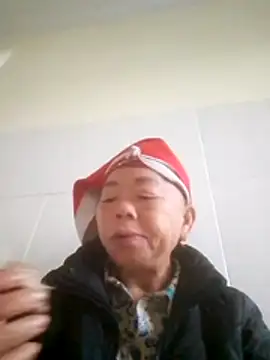 Snapshot of VangLe73 chatting on December 2025 12:16:02 AM VangLe73 online show from December 2025 12:16:02 AM