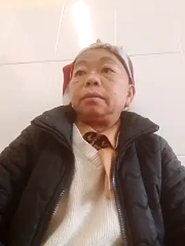 Snapshot of VangLe73 chatting on December 2025 12:49:02 AM VangLe73 online show from December 2025 12:49:02 AM