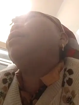 Snapshot of VangLe73 chatting on December 2025 12:56:02 PM VangLe73 online show from December 2025 12:56:02 PM