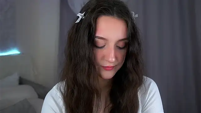 Snapshot of FalineBeacher chatting on March 2026 01:20:02 AM FalineBeacher online show from March 2026 01:20:02 AM