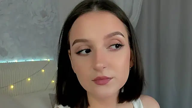 Snapshot of FalineBeacher chatting on April 2026 01:06:02 AM FalineBeacher online show from April 2026 01:06:02 AM