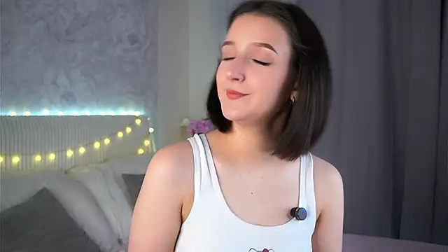 Snapshot of FalineBeacher chatting on April 2026 01:05:02 AM FalineBeacher online show from April 2026 01:05:02 AM