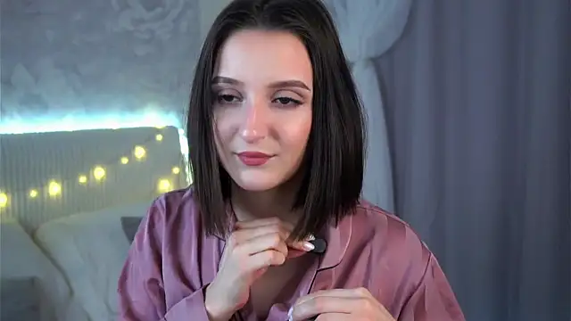 Snapshot of FalineBeacher chatting on April 2026 01:11:01 AM FalineBeacher online show from April 2026 01:11:01 AM