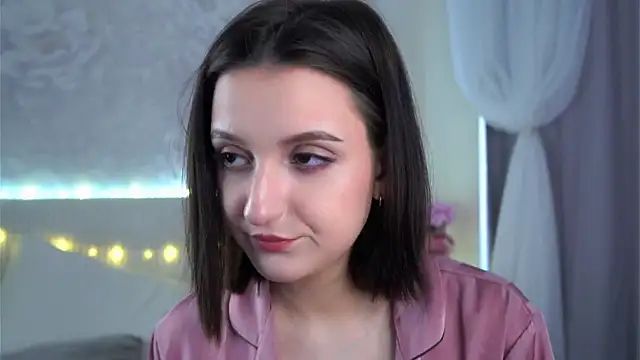 Snapshot of FalineBeacher chatting on April 2026 01:10:01 AM FalineBeacher online show from April 2026 01:10:01 AM