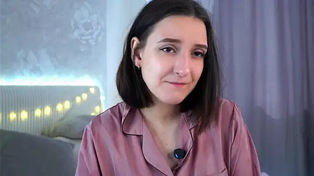 Snapshot of FalineBeacher chatting on April 2026 02:38:02 AM FalineBeacher online show from April 2026 02:38:02 AM