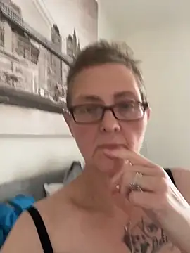 Curvy-Jinx online show from October 2025 08:03:01 AM