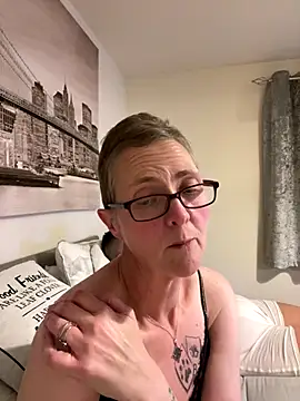 Curvy-Jinx online show from October 2025 07:45:02 PM