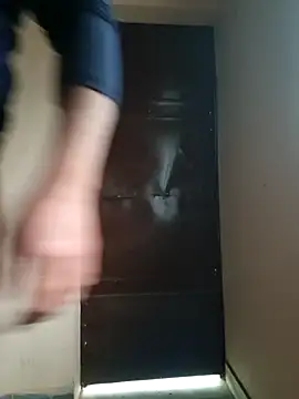 MaxB057 online show from December 2025 09:27:02 AM