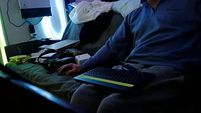 Luv2SuckBWC92 online show from December 2025 12:21:02 PM