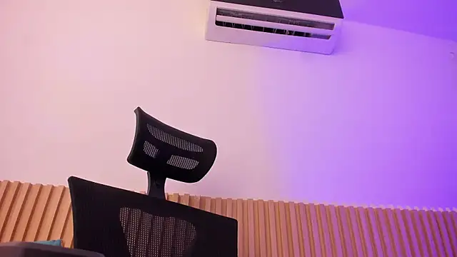 OliviaSweett online show from October 2025 06:03:02 PM