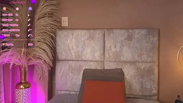 LunaAspen  online show from April 2026 05:55:01 PM