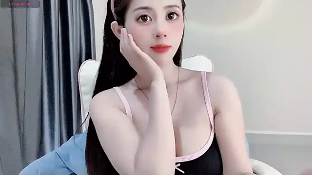 Snapshot of Aline_690 chatting on April 2026 07:31:01 AM Aline 690 online show from April 2026 07:31:01 AM