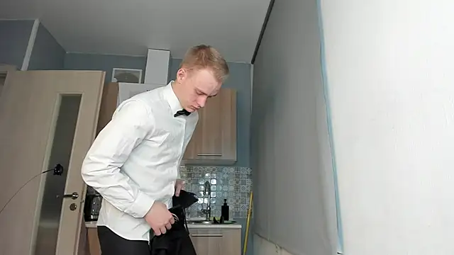 Kevin Young Cat online show from December 2025 07:10:01 PM