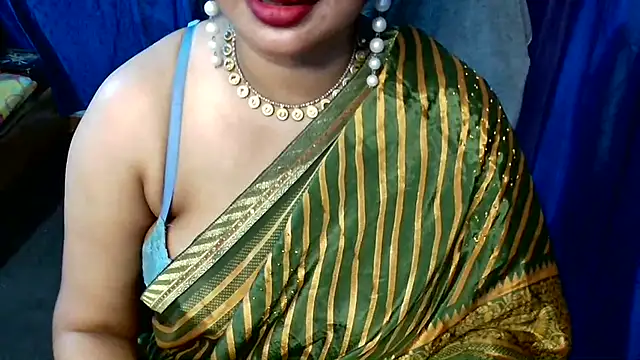 Snapshot of QUEEN_SAKHI- chatting on April 2026 03:53:01 PM QUEEN SAKHI- online show from April 2026 03:53:01 PM