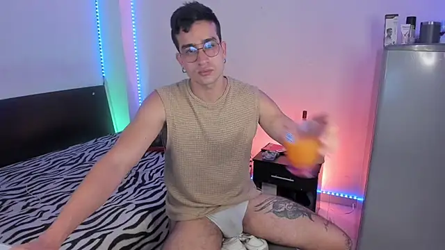 Snapshot of CamCumBoy chatting on September 2025 10:06:02 AM CamCumBoy online show from September 2025 10:06:02 AM