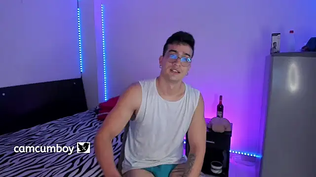 Snapshot of CamCumBoy chatting on October 2025 10:46:02 AM CamCumBoy online show from October 2025 10:46:02 AM