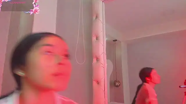 Snapshot of CandySays chatting on September 2025 11:43:01 AM CandySays online show from September 2025 11:43:01 AM