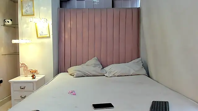 Snapshot of CandySays chatting on October 2025 11:40:02 AM CandySays online show from October 2025 11:40:02 AM