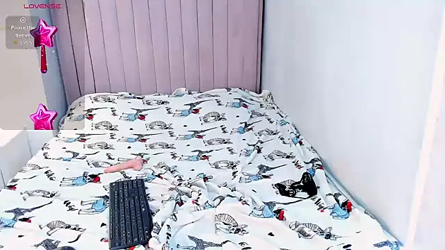 Snapshot of CandySays chatting on October 2025 12:20:01 PM CandySays online show from October 2025 12:20:01 PM