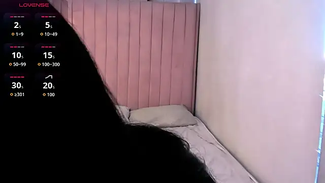 Snapshot of CandySays chatting on November 2025 11:31:02 AM CandySays online show from November 2025 11:31:02 AM