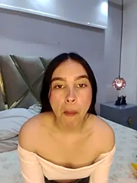 Snapshot of CandySays chatting on November 2025 11:43:02 AM CandySays online show from November 2025 11:43:02 AM