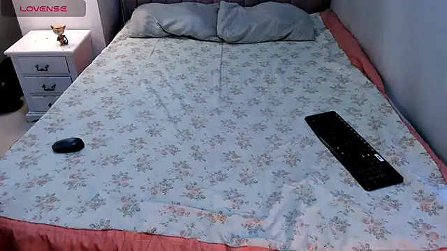 Snapshot of CandySays chatting on November 2025 11:56:02 AM CandySays online show from November 2025 11:56:02 AM