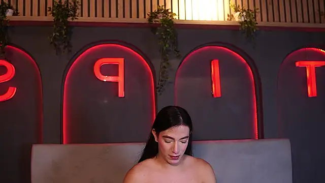 Ariaa Isabell online show from May 2026 06:47:02 PM